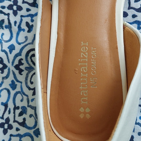 Naturalizer white and silver sandal flats women size 6.5M - Picture 9 of 10